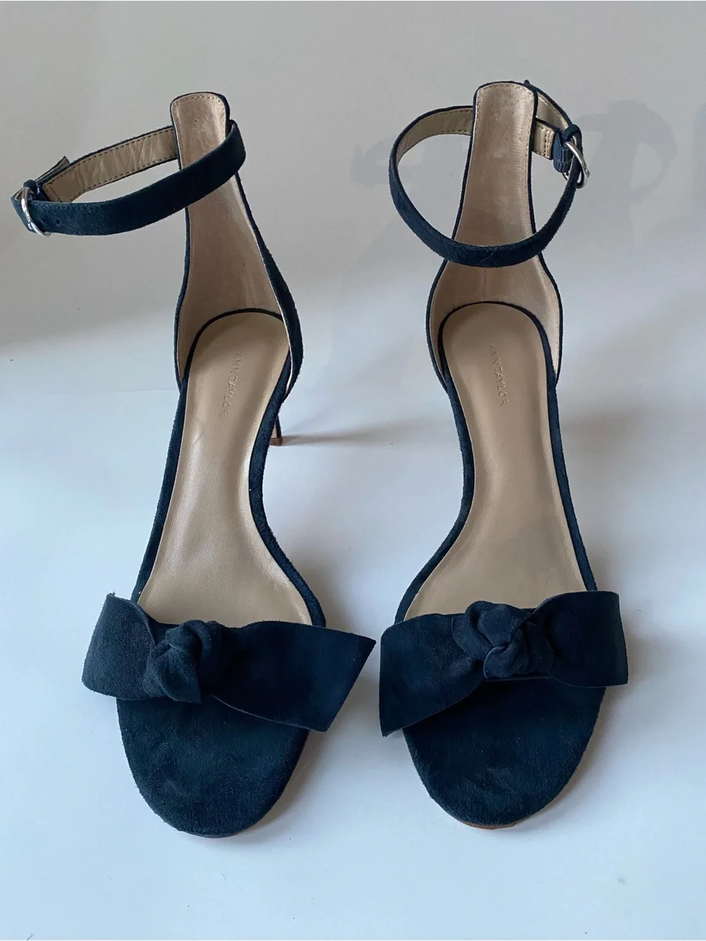 NWT Ann Taylor Navy blue Suede Ankle-Strap Bow kitten heel Sandals